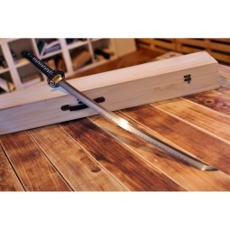 katana Kōgeki z překládané oceli AISI 1095 s reálným hamonem